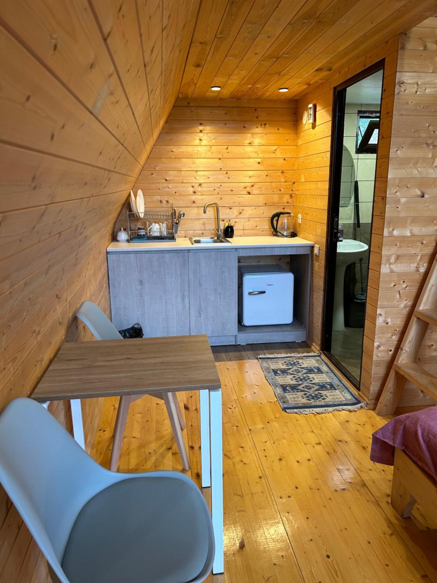 Cottage In Udabno エクステリア 写真