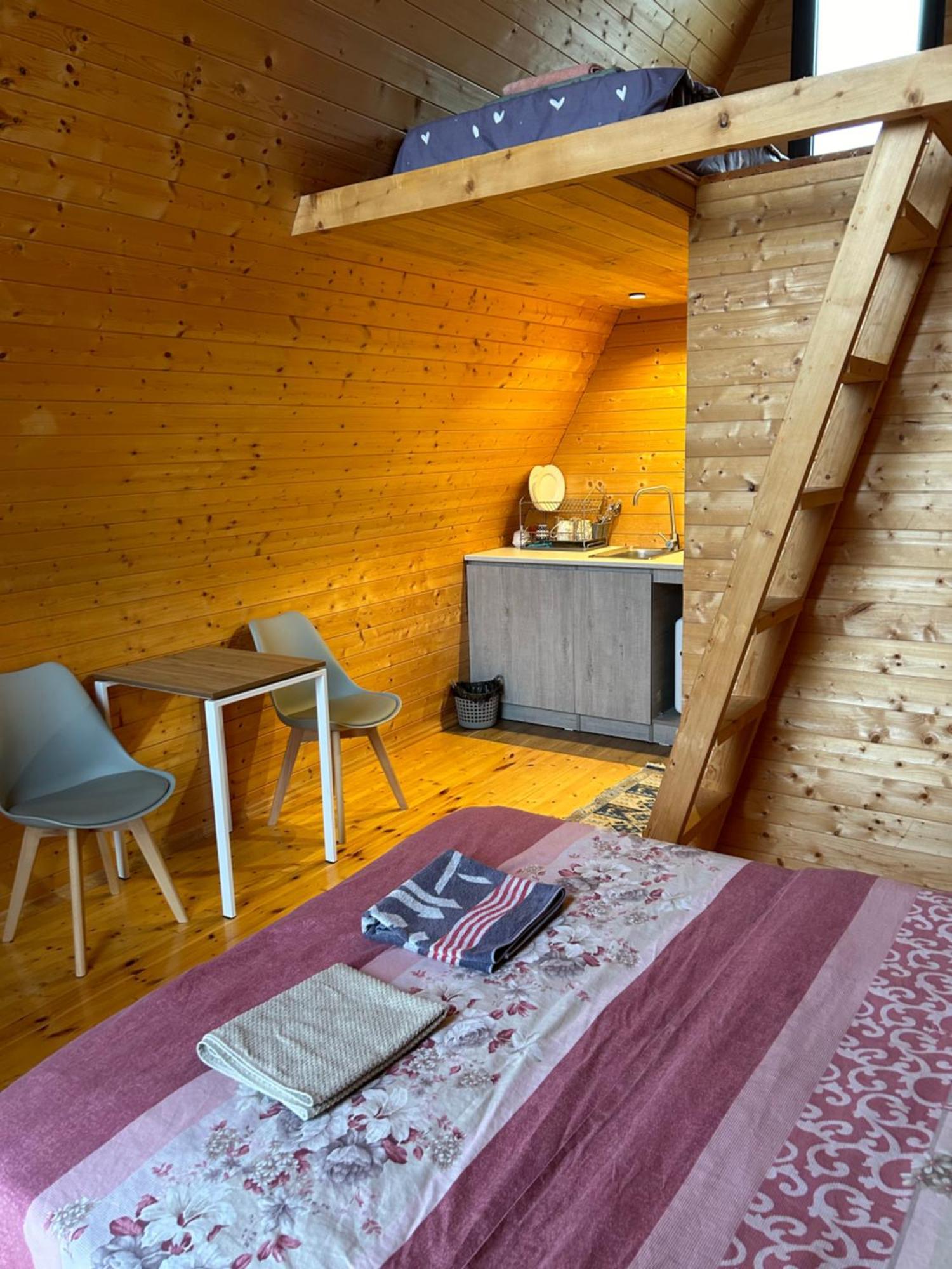Cottage In Udabno エクステリア 写真